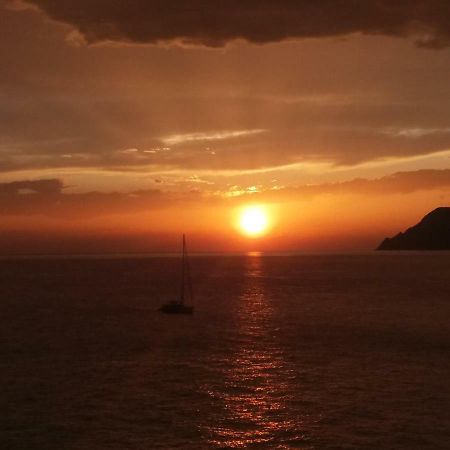 Ca'La Luna - In Centro Con Terrazza Riomaggiore Exteriér fotografie